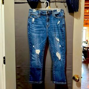 🤍Judy Blue Capri Fit Distressed Jean Size 11/30
